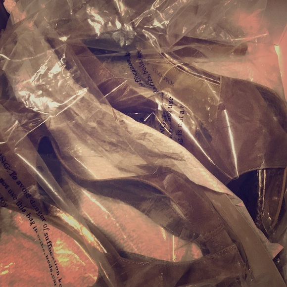 Heels - Picture 2 of 4